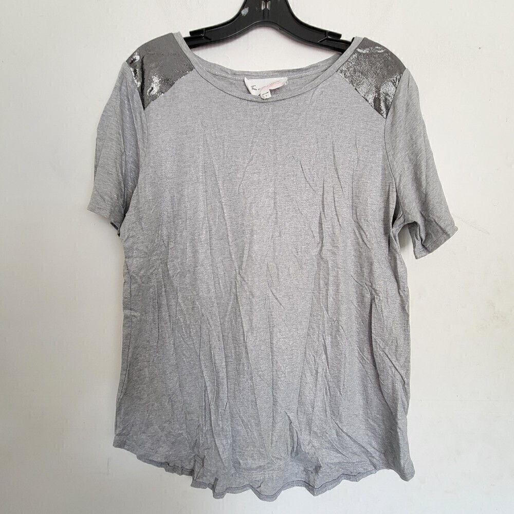 Two by Vince Camuto Heather Gray Shiny Silver Short Sleeve Tee Shirt Size Medium